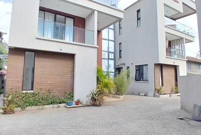 5 Bed Townhouse with En Suite at Lavington Green - 3