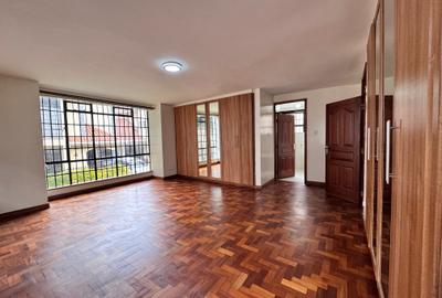 5 Bed Townhouse with En Suite in General Mathenge - 3
