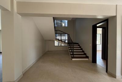 5 Bed Villa with En Suite in Lavington - 2