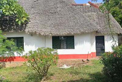 3 Bed Villa with En Suite at Beach Road - 4