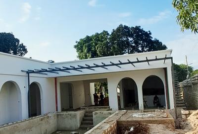 3 Bed Villa with En Suite at Diani Beach - 2