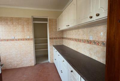 4 Bed Apartment with Parking at Off - Dennis Pritt Road - 4