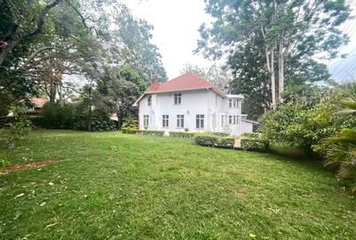 5 Bed Villa with En Suite in Rosslyn - 2
