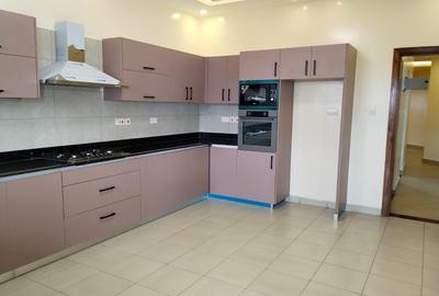 4 Bed Apartment with En Suite in Kilimani - 4