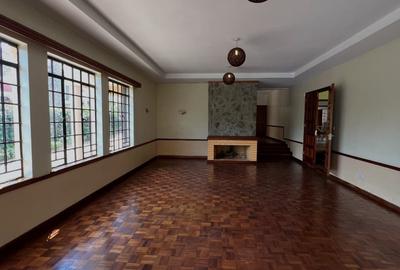 5 Bed House with En Suite in Runda - 2