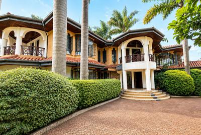 4 Bed House with En Suite in Runda - 2