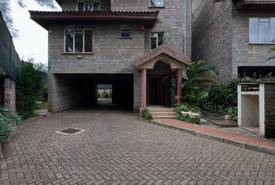 5 Bed Townhouse with En Suite at James Gichuru - 3