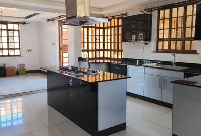5 Bed House with En Suite in Runda - 4