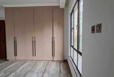 2 Bed Apartment with En Suite in Westlands Area - 4