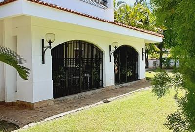 5 Bed House with En Suite at Nyali - 4