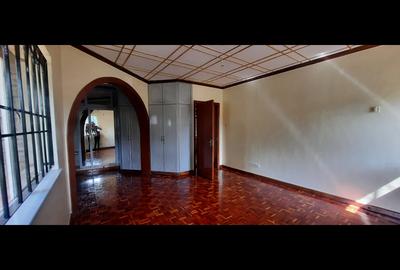 4 Bed House in Lavington - 3