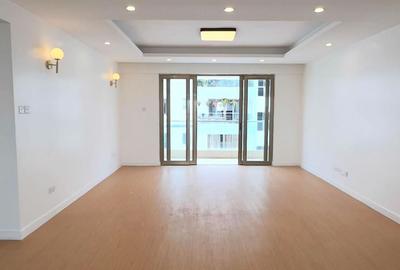 4 Bed Apartment with En Suite at Hatheru Road - 3