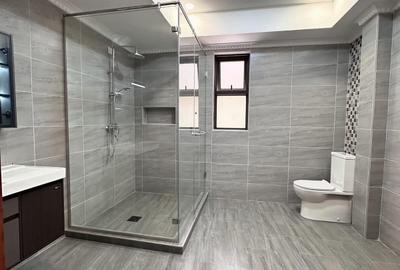 5 Bed Townhouse with En Suite in Karen - 3