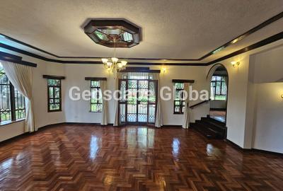 5 Bed House with En Suite in Runda - 2