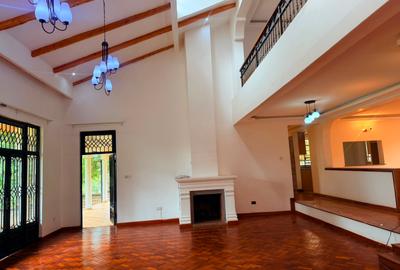 5 Bed House with En Suite in Runda - 2