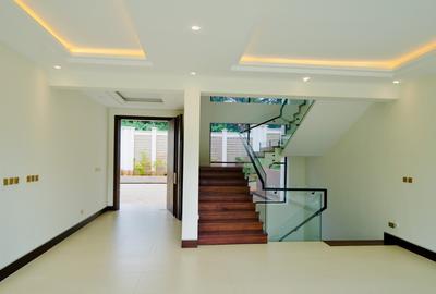 6 Bed Villa with En Suite at 2026-183 - 2