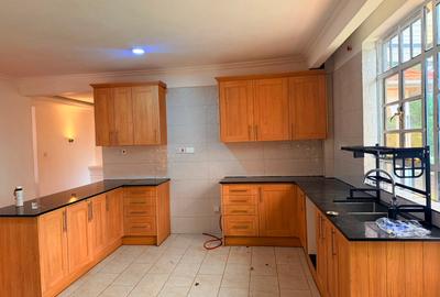 5 Bed House with En Suite in Runda - 4