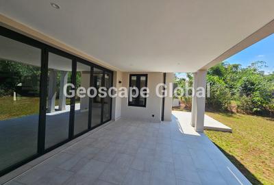 5 Bed House with En Suite in Runda - 3