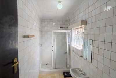 Serviced 3 Bed Apartment with En Suite in Kilimani - 2