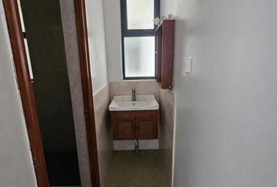 2 Bed Apartment with Gym in Kilimani - 2