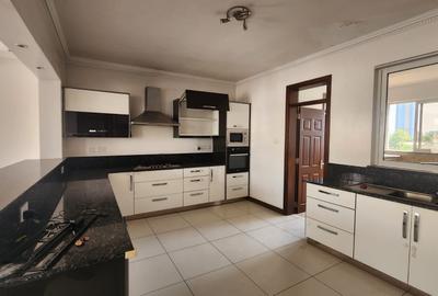 3 Bed Apartment with En Suite at Brookside
