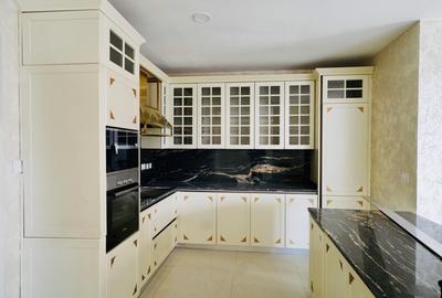 4 Bed Apartment with En Suite at 2026-510
