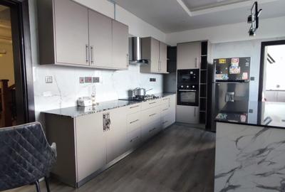 5 Bed Apartment with En Suite in Parklands - 2