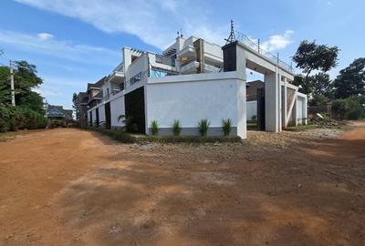 6 Bed House with En Suite at Ukombozi Estate - 2