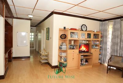 5 Bed House with En Suite in Runda - 2