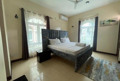 5 Bed Villa with En Suite in Nyali Area - 2