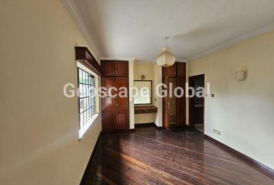 5 Bed Townhouse with En Suite in Spring Valley - 3