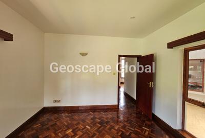 5 Bed House with En Suite in Runda - 3