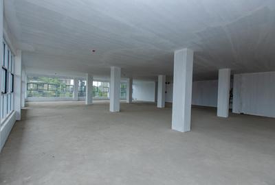 2,500 ft² Commercial Property with Service Charge Included at Brookside Close - 2