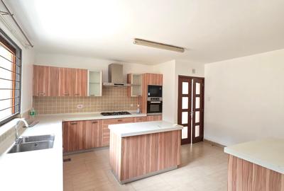 5 Bed Townhouse with En Suite at Lavington Green - 4