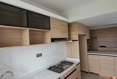 Serviced 3 Bed Apartment with En Suite at Riverside - 3