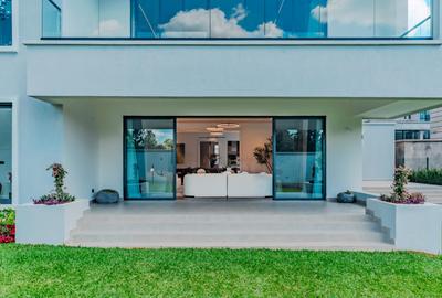 5 Bed Villa with En Suite in Runda - 3