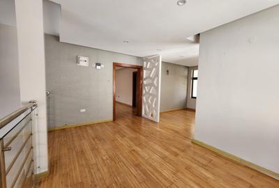 5 Bed Townhouse with En Suite at Lavington - 4