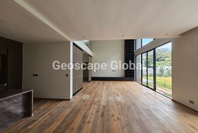 5 Bed House with En Suite in Runda - 3