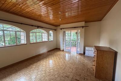 5 Bed House with En Suite at Rhino Park Road - 4