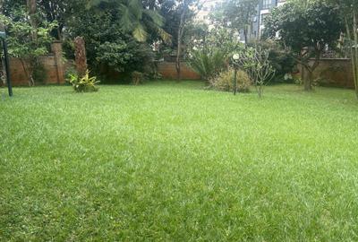 5 Bed House with En Suite at Brookside