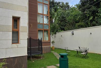 6 Bed Townhouse with En Suite at Lavington Green - 3