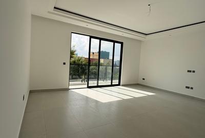 2 Bed Apartment with En Suite in Brookside