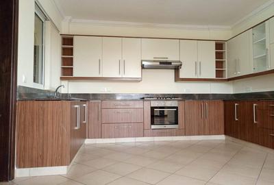 3 Bed Apartment with En Suite at Brookside Drive - 4