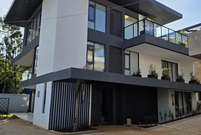 5 Bed Townhouse with En Suite in Lavington