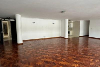 3 Bed Apartment with En Suite in Riverside