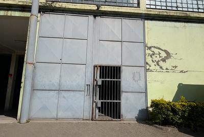 10,652 ft² Warehouse in Industrial Area