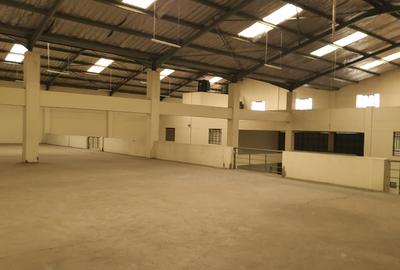 30,000 ft² Warehouse with Fibre Internet in Industrial Area - 3