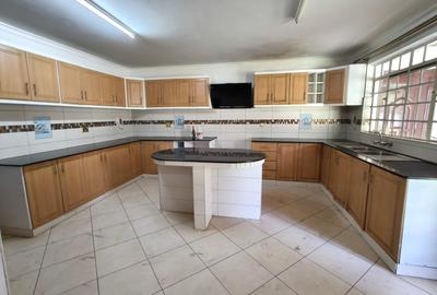 5 Bed Townhouse with En Suite in Runda - 2