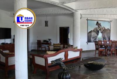 5 Bed House with En Suite in Watamu - 3