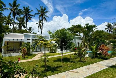 5 Bed Townhouse with En Suite at Greenwood Drive - 4
